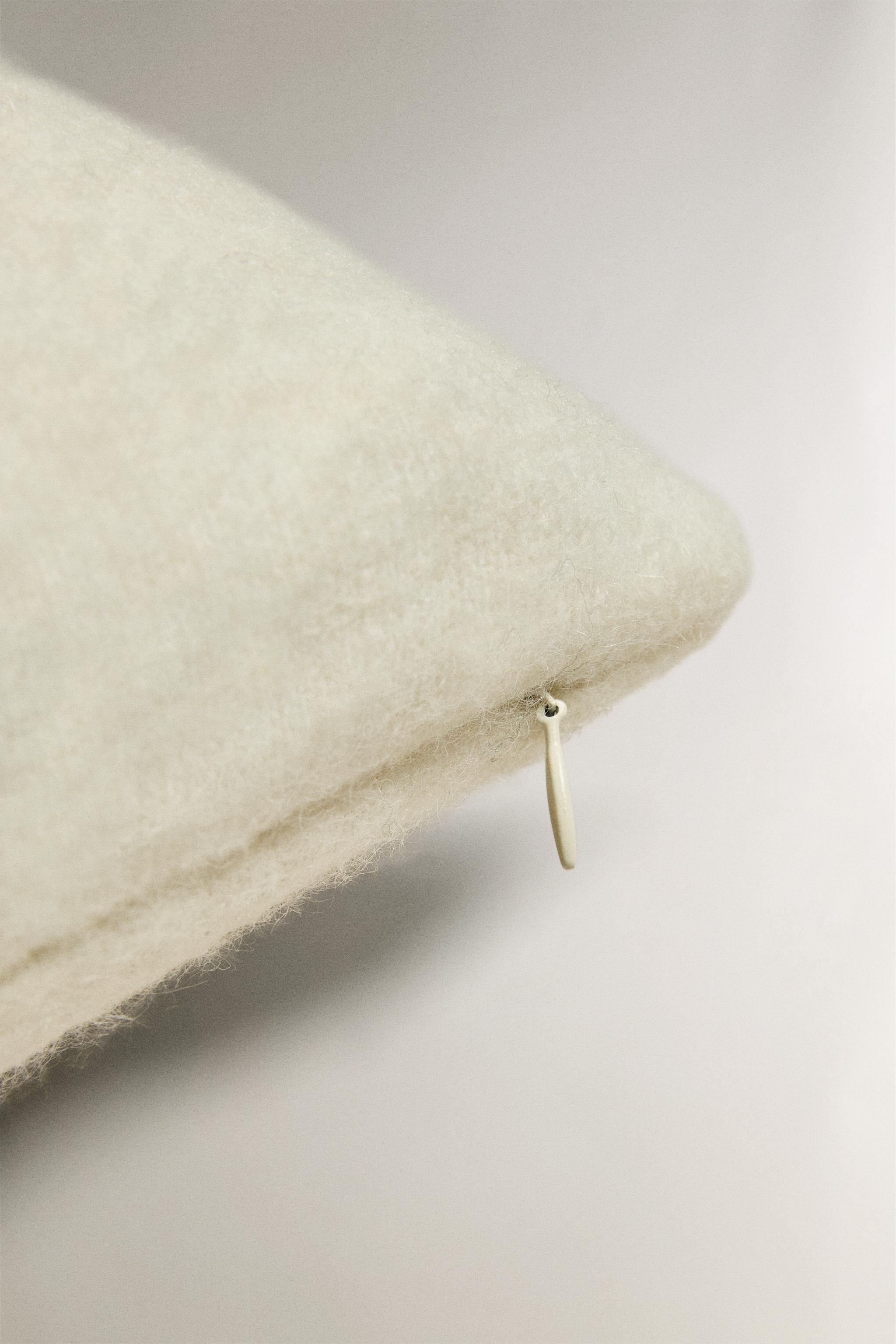 KNIT CUSHION COVER